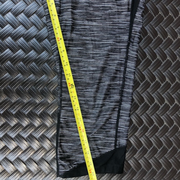 Eddie Bauer Womens Athletic Cropped Leggings Black Size Large - Picture 8 of 9